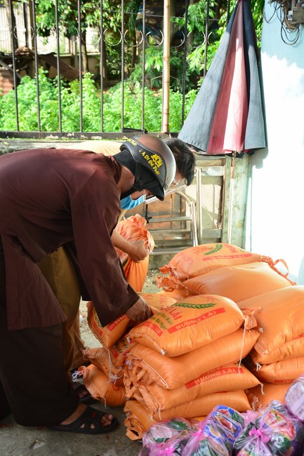 Continuing to support people in need in the Covid-19 pandemic of Hoang Phap Pagoda (series 4)